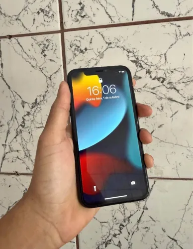 iPhone XR 128 GB. Com todos os acessórios funcionando perfeitamente.