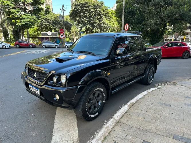 Mitsubishi L200 Outdoor HPE 2.5 4X4 CD T.dies. Mec. 2010