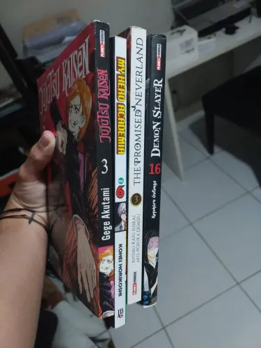 Manga jiu-jitsu kaisen, my hero academia, the promised neverland, demon slayer