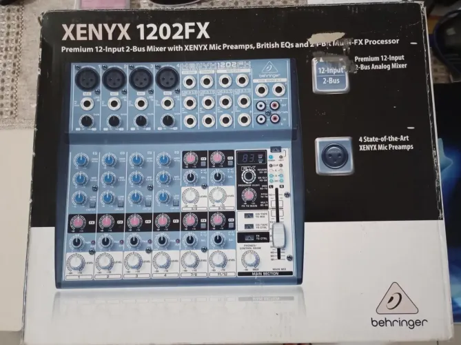 Mesa de Som Behringer Xenyx 1202FX - 12 Canais com Efeitos (Excelente Estado)