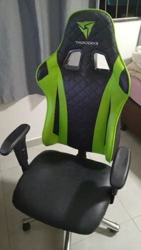 Cadeira gamer novinha funcionando perfeitamente