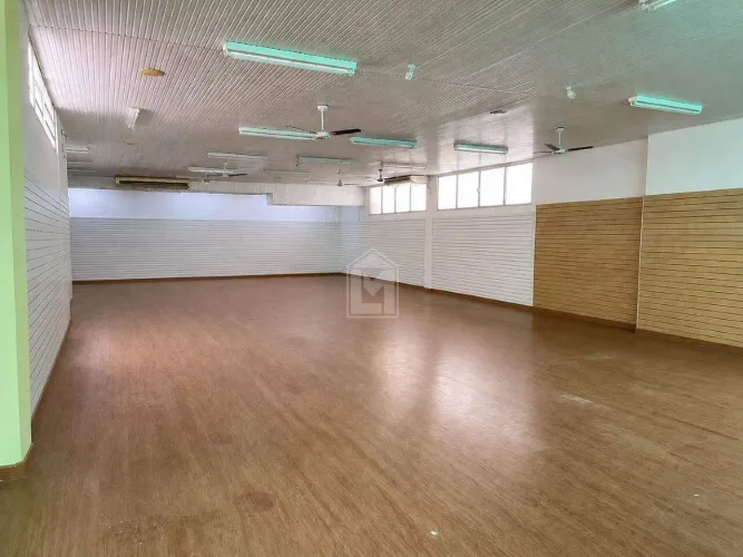 Livia Machado ALUGA lojão em Bento Ferreira 600m2, 2 andares