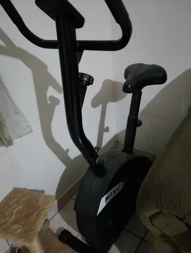 Bicicleta ergométrica usada.