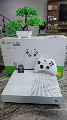 XBOX ONE S DIGITAL NA CAIXA + CONTROLE SERIES S ORIGINAL