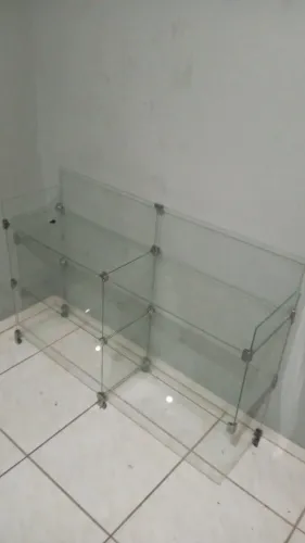 Balcão expositor de vidro 2 por R$ 200,00 pra embora hj motivo mudança