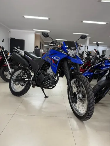 Lander 2021 azul super conservada
