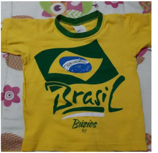Vende-se camiseta do Brasil