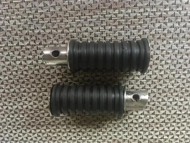 Pedaleiras traseiras moto Suzuki Intruder 125 / 250