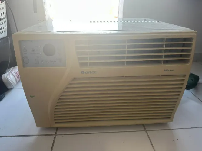 Ar condicionado 7.000 BTUs.