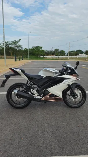 Yamaha R-15