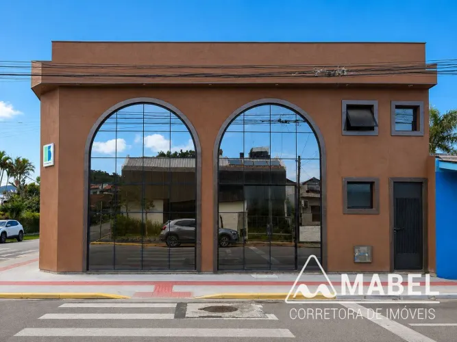 Prédio Comercial no Centro de Garopaba/SC