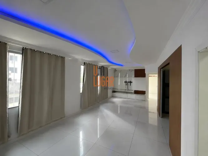 Um Lugar Imóveis Aluga: Apartamento com 2 suítes e vaga de garagem na Av. Serzedelo Correa