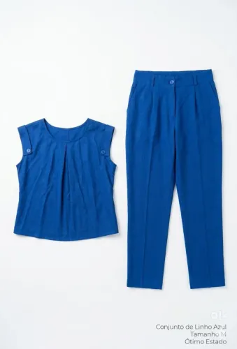Conjunto de alfaiataria em cor azul vibrante