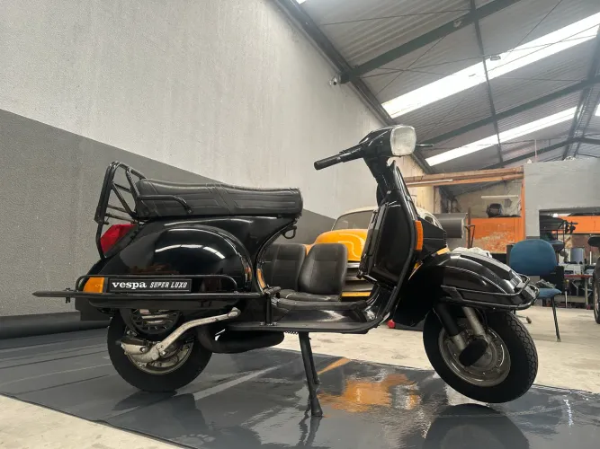 Vespa PX200 - Clássica e muito bem conservada