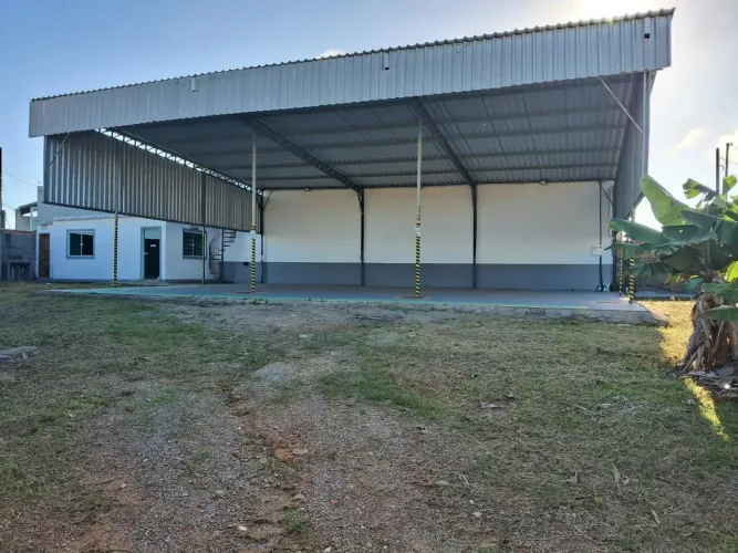Galpão para locação no Bairro Novo Horizonte em Macaé/RJ, 300m2 coberto, Banheiros e Escri