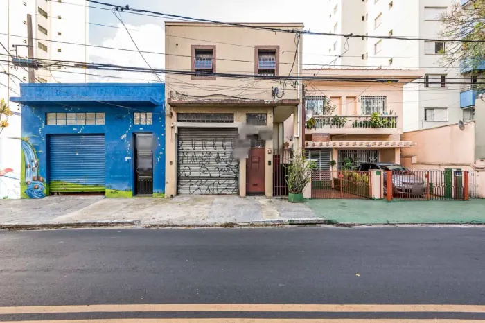 Prédio comercial na Rua Tonelero, 302 300 m²