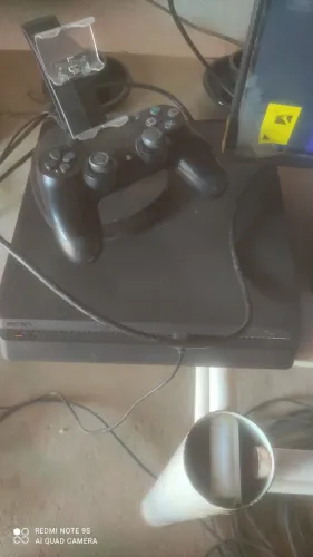 Vendo ps4 slim 1tb 4 controles