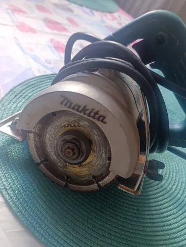 Semi nova pouco usada !