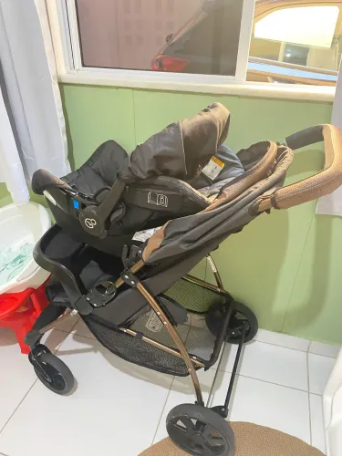 Kit carrinho e bebê conforto