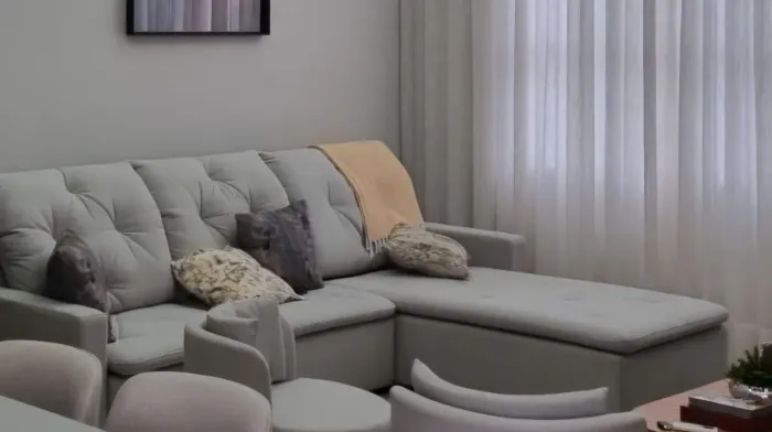 Sofa Dunelli semi novo linho chaise assinado