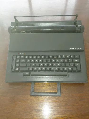Máquina de escrever eletrônica 