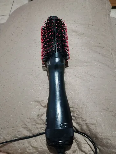 Vende- se escova secadora 