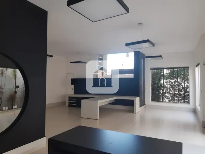 Casa sobrado para locação no bairro Fundinho