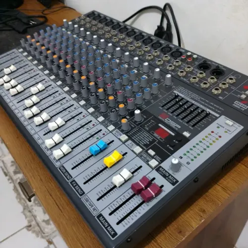 Mesa de Som Arcano 16 Canais AMIX-16 com Interface de Áudio USB