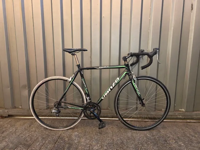 Bicicleta Speed Venzo R5 - Campagnolo Victory - Pneu maciço - Sora - T56