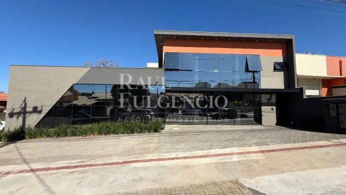 Imóvel comercial para alugar próximo ao Hospital do Câncer com 5 salas e recepção.