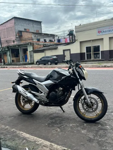 Vendo Moto Fazer 250 quitada e selada