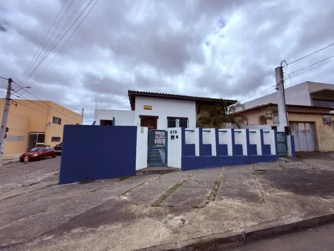 Alugo casa comercial em excelente estado de conservação no Centro de Vitória da Conquista