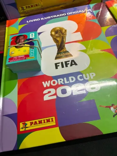 Álbum Copa 2026 Capa Dura + 100 figurinhas sem repetição