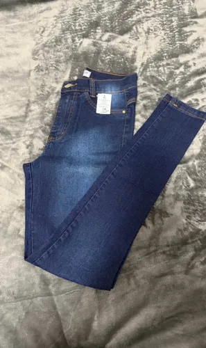 Calça nova com etiqueta