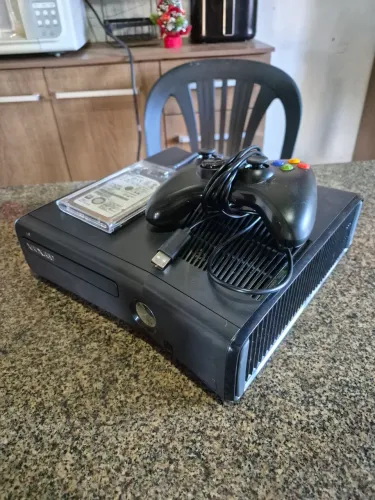 Vendo ou Troco XBOX 360 SLIM DESBLOQUEADO!