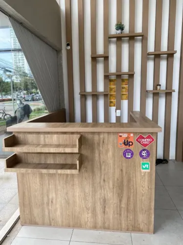 Vendo Balcão Marcenaria - Ideal para lojas, restaurantes, escritórios.
