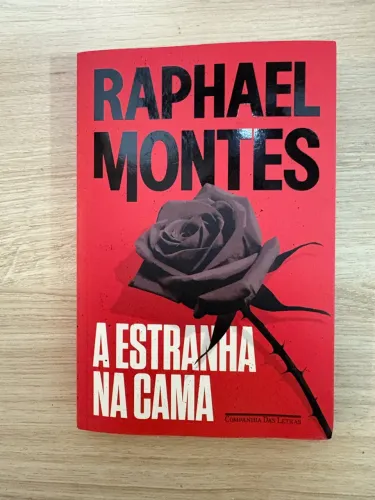Livro A Estranha na Cama Raphael Montes