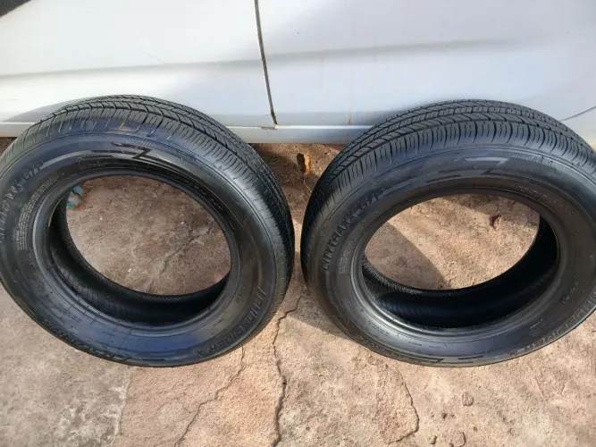 Par de pneus 175/70 aro 14 e um perfil 175/75 14