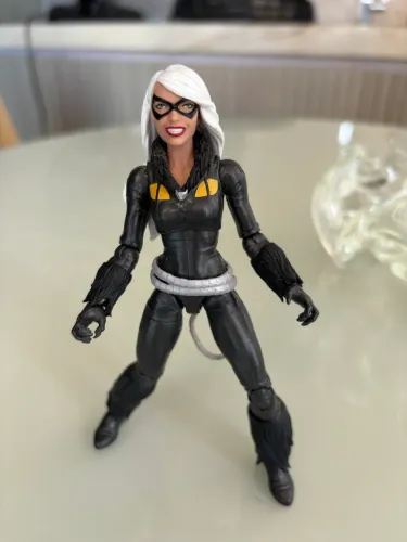 Gata Negra Marvel Legends