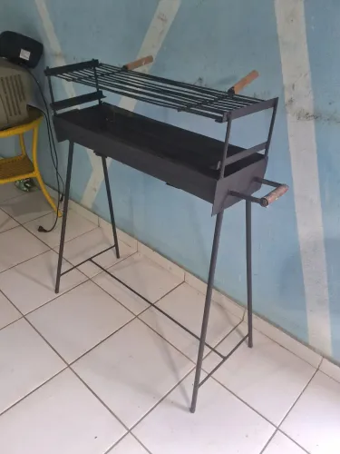 Churrasqueira média para espetinho