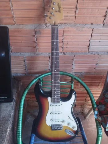 Vendo guitarra nova bem conservada só pegar e usar pra sai hj