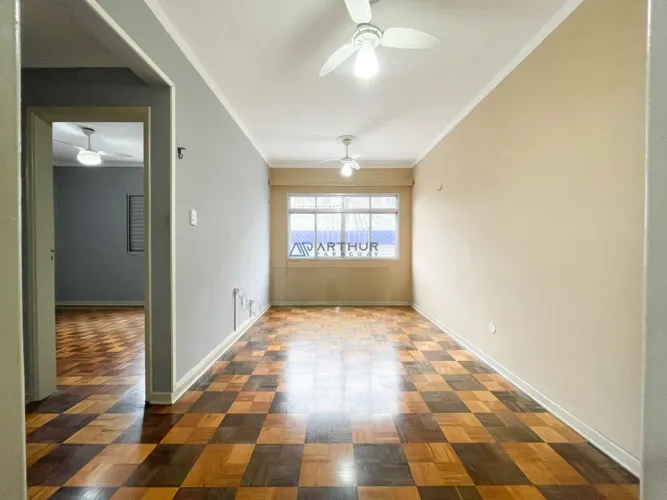 Apartamento à venda na Praia Grande no Canto do Forte a 300 metros da praia.