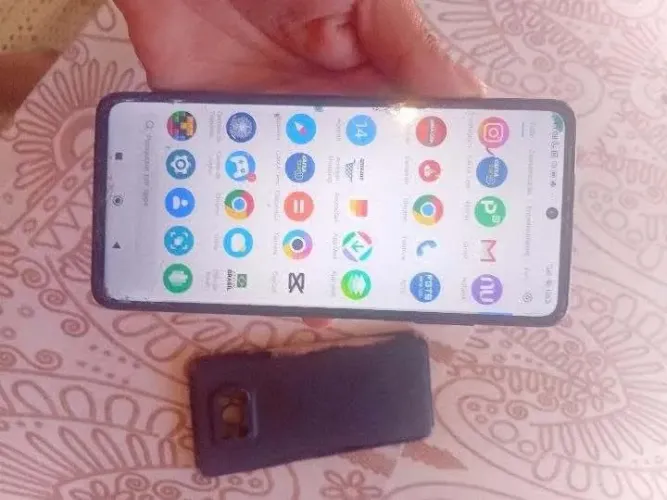 Celular bom estado poco x3 .. 150$ motivo comprei outro