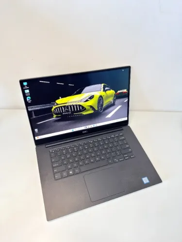 Notebook Dell XPS 15" 4k OLED 7590 i7-9750H 2.6GHz, 32GB RAM, 512GB SSD, GTX 1650 4GB UR03