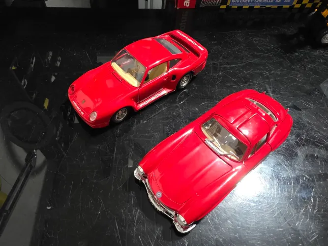 2 Miniaturas 1:24 sucata burago novas Mercedes SL 300 e Porsche 959