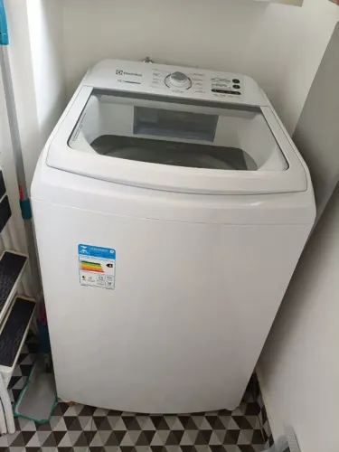 MÁQUINA DE LAVAR ROUPAS SEMINOVA À VENDA