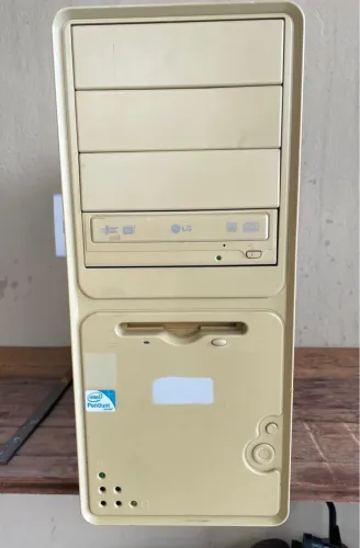 Gabinete Antigo Pentium 4/478/2.8Ghz,1giga memória ddr400,Windows XP Fênix 
