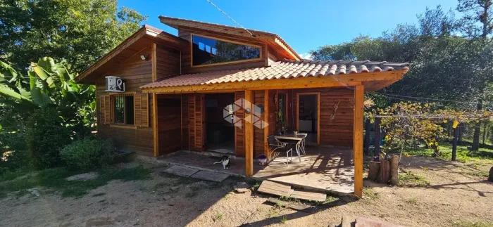 Sítio com 3.000 m² com lindo/novo Chalé em madeira rústica para venda em Belém Velho - Por