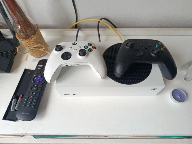 Xbox Séries S + Dois controles + EAFC26