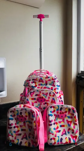 Mochila Lilica  + 2 lancheiras + estojo 